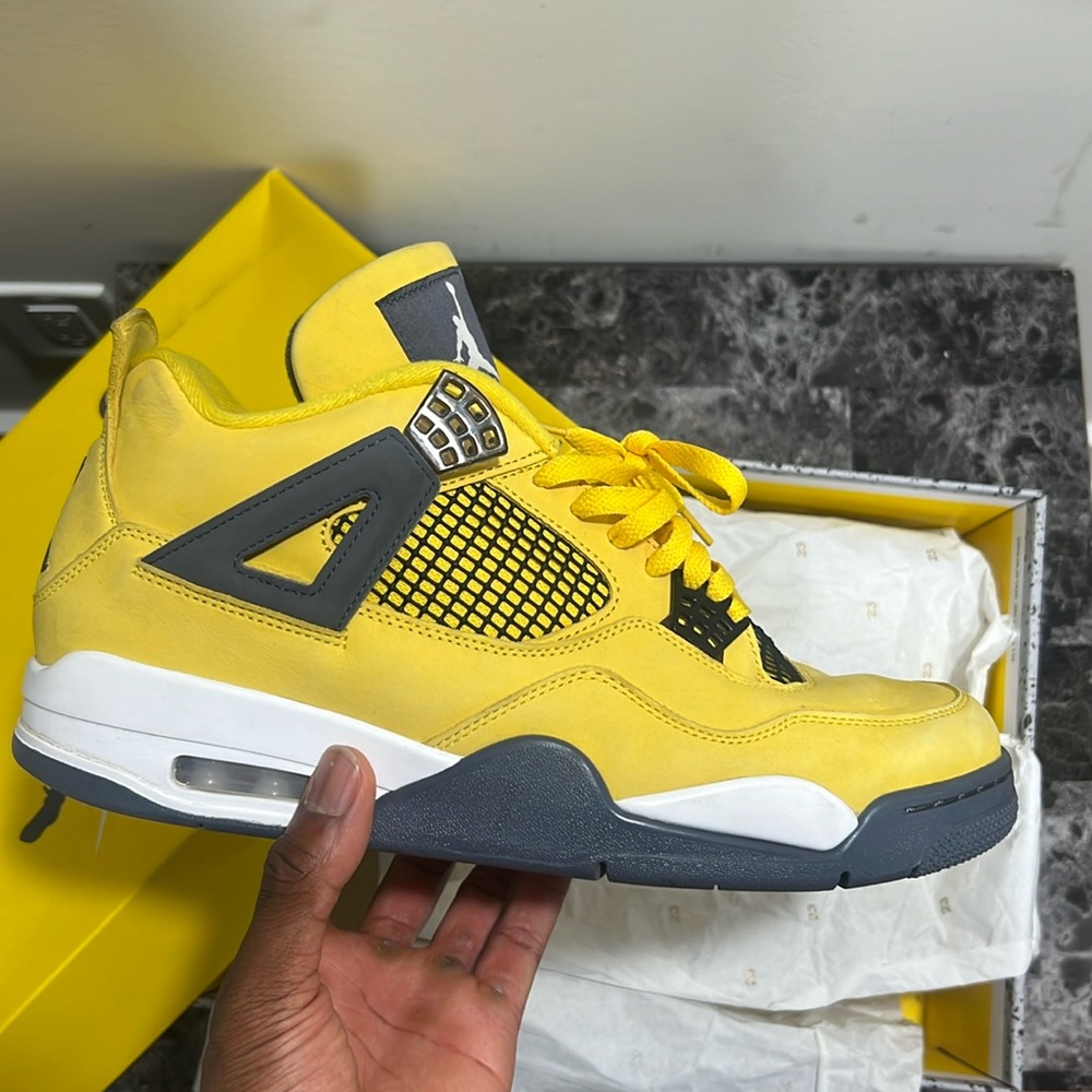 Jordan 4 lightning